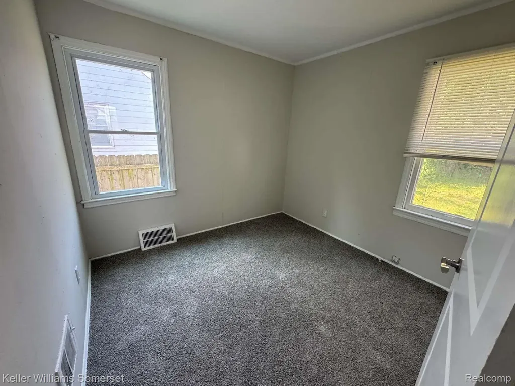 18941 Elkhart Street Harper Woods City MI 48225
