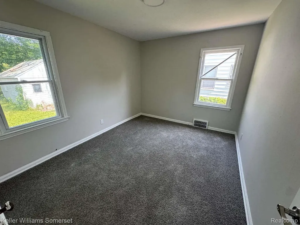 18941 Elkhart Street Harper Woods City MI 48225