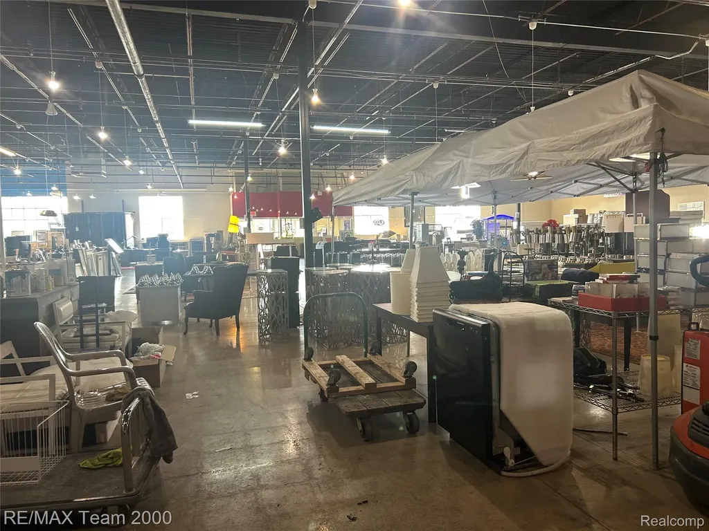 27250 Eureka Road Taylor City MI 48180