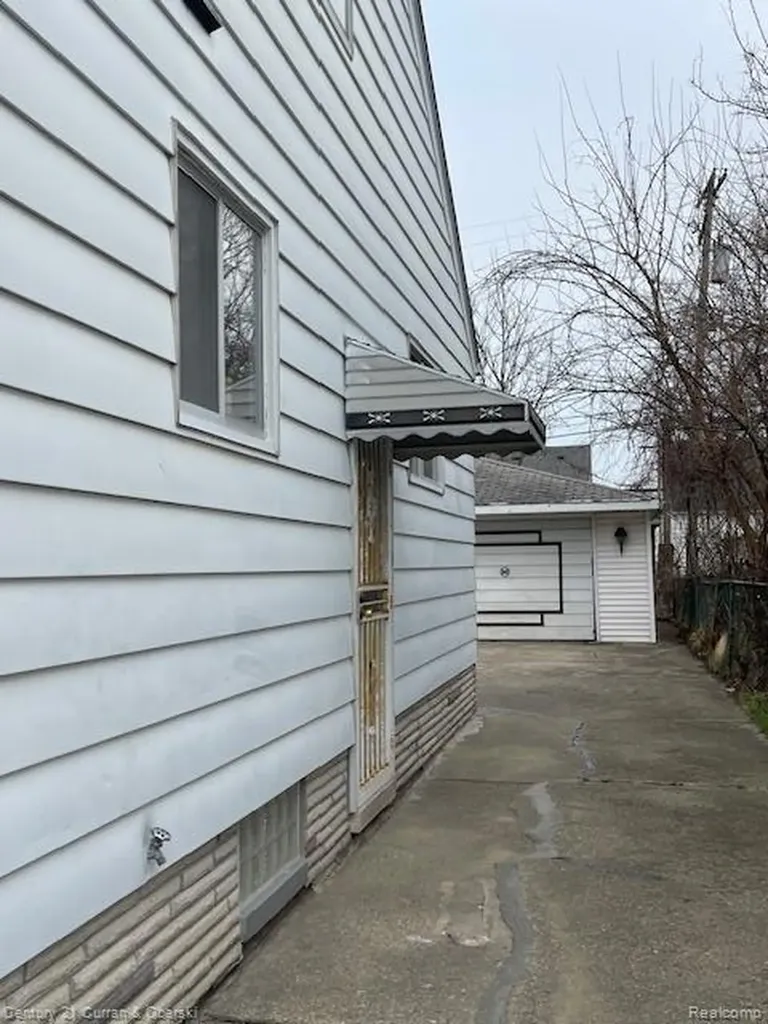 20540 Syracuse Street Detroit City MI 48234