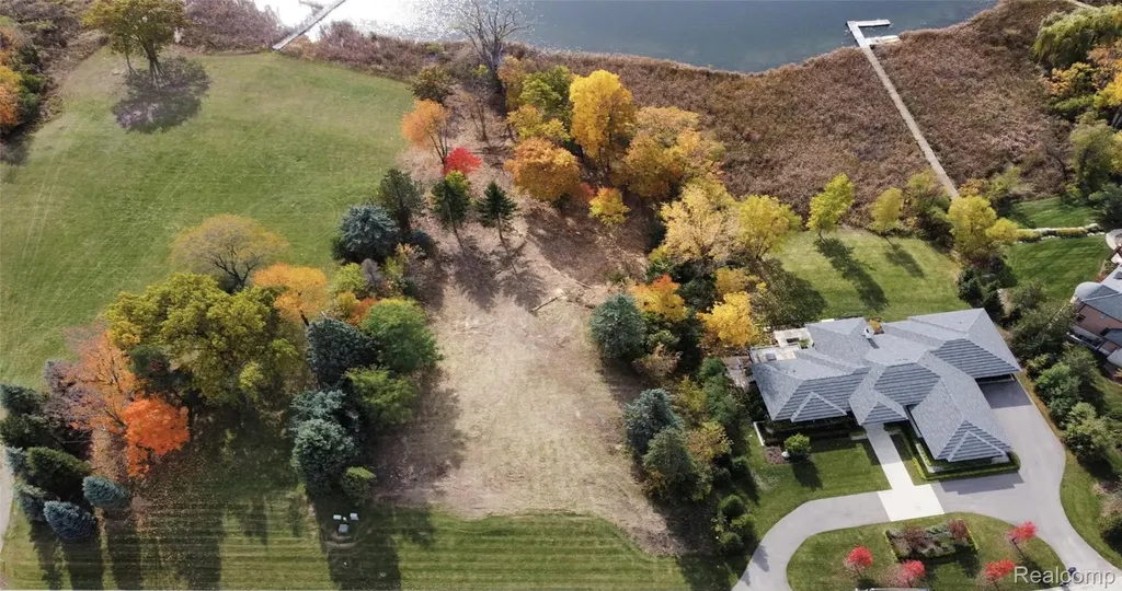2717 Turtle Shores French Drive Bloomfield Charter Township MI 48302