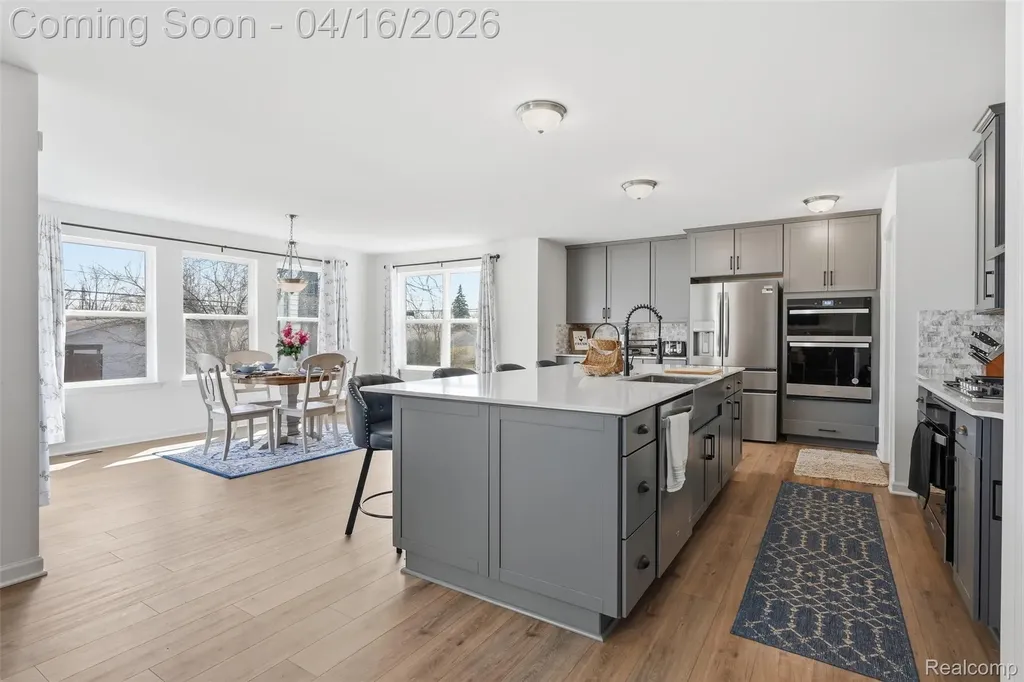 36323 Monroe Westland City MI 48186