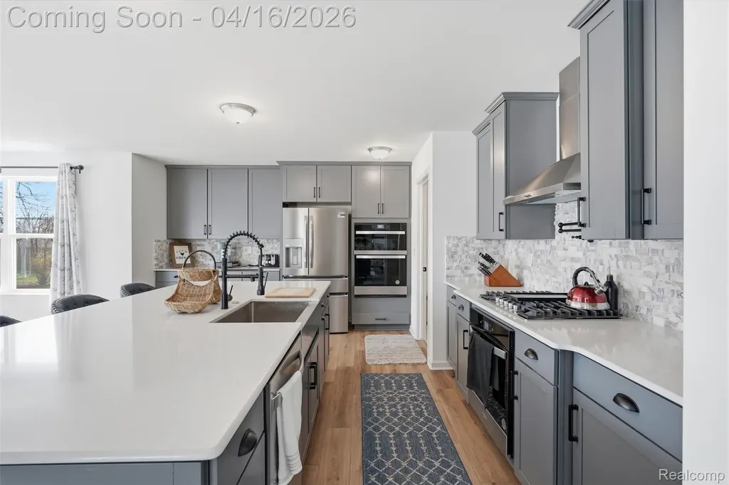36323 Monroe Westland City MI 48186