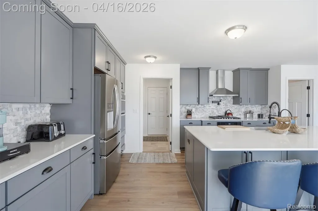36323 Monroe Westland City MI 48186
