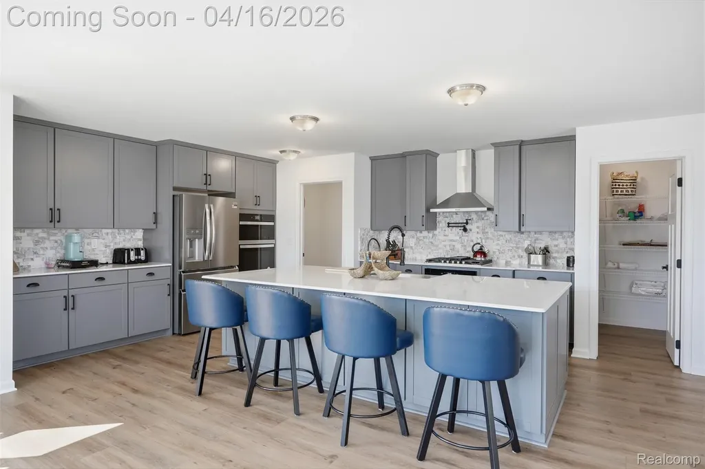 36323 Monroe Westland City MI 48186