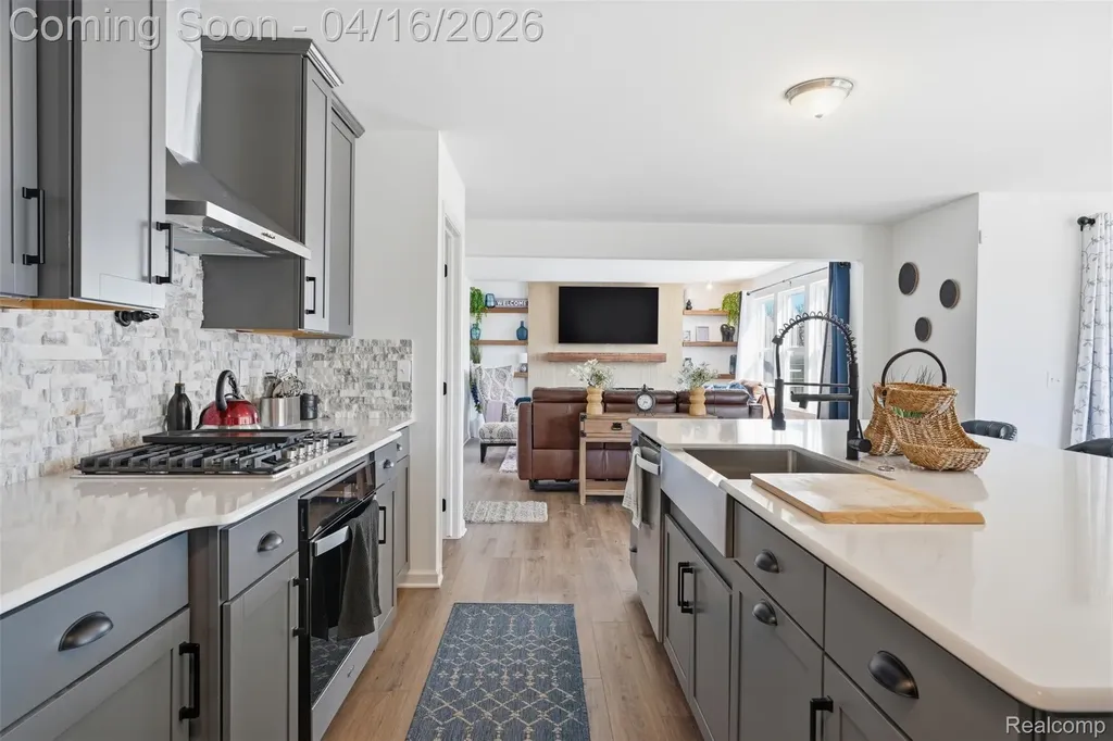 36323 Monroe Westland City MI 48186