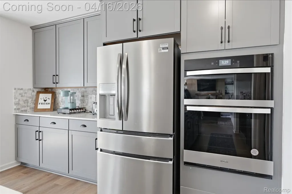 36323 Monroe Westland City MI 48186