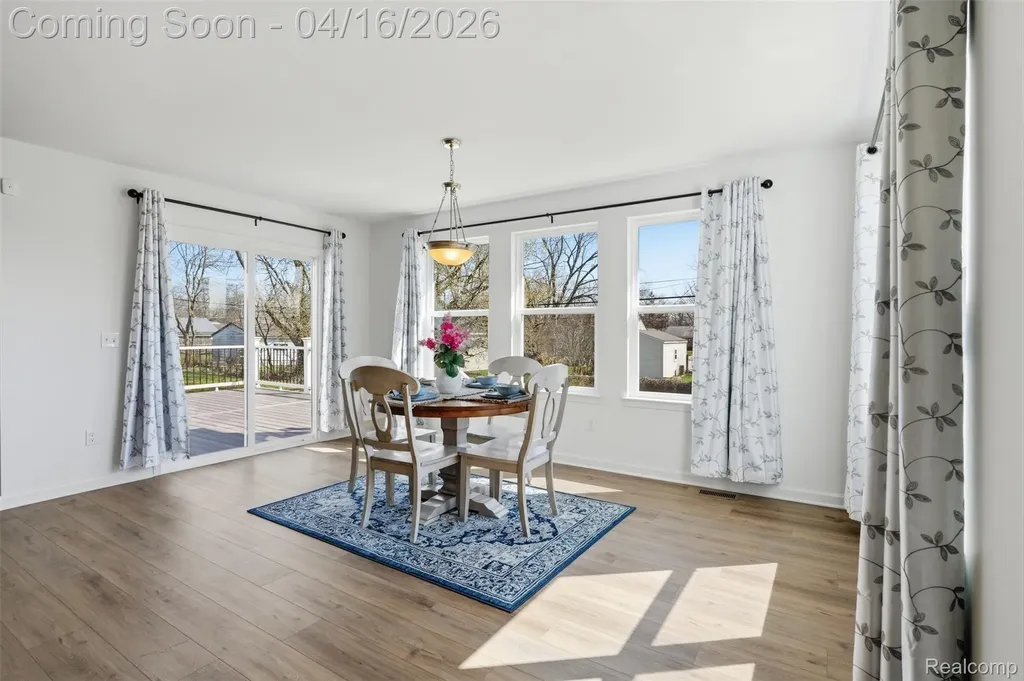 36323 Monroe Westland City MI 48186