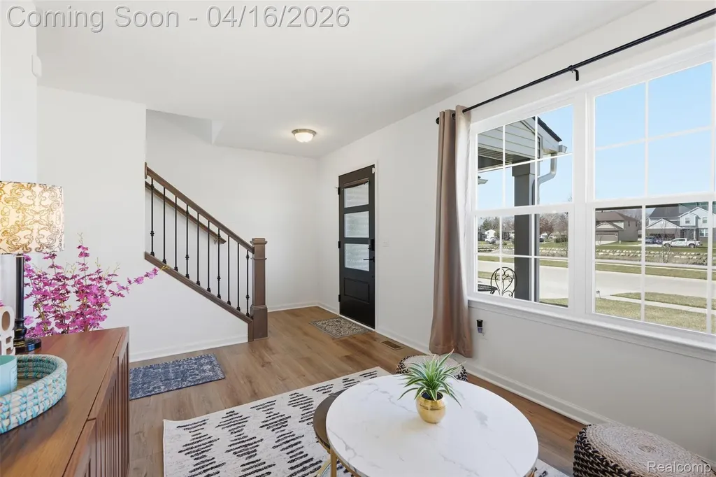 36323 Monroe Westland City MI 48186
