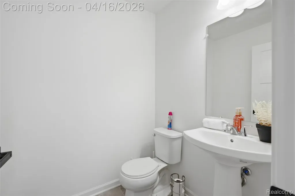 36323 Monroe Westland City MI 48186