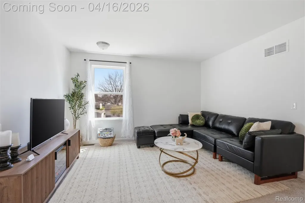36323 Monroe Westland City MI 48186