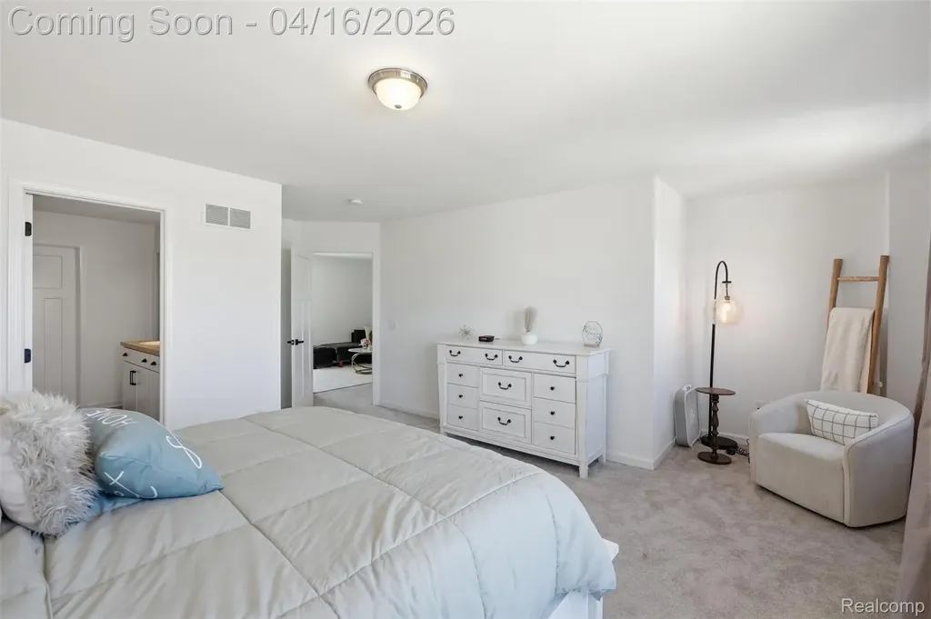 36323 Monroe Westland City MI 48186