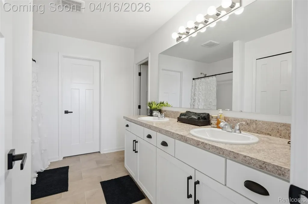 36323 Monroe Westland City MI 48186