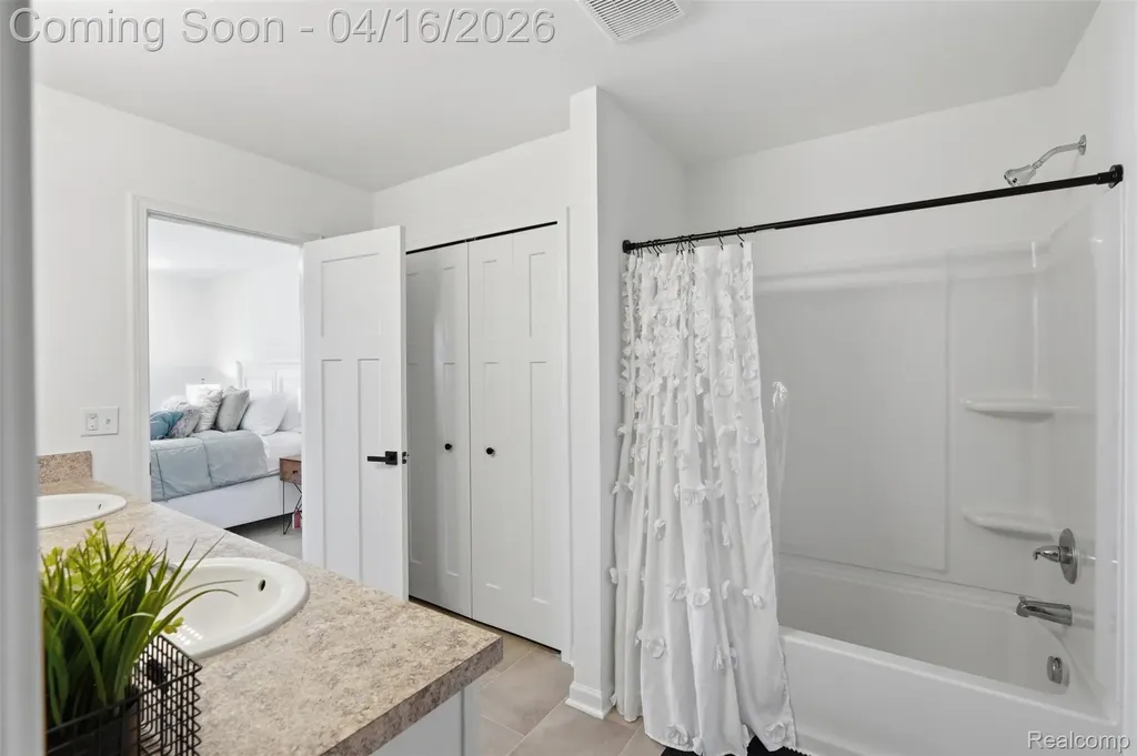 36323 Monroe Westland City MI 48186