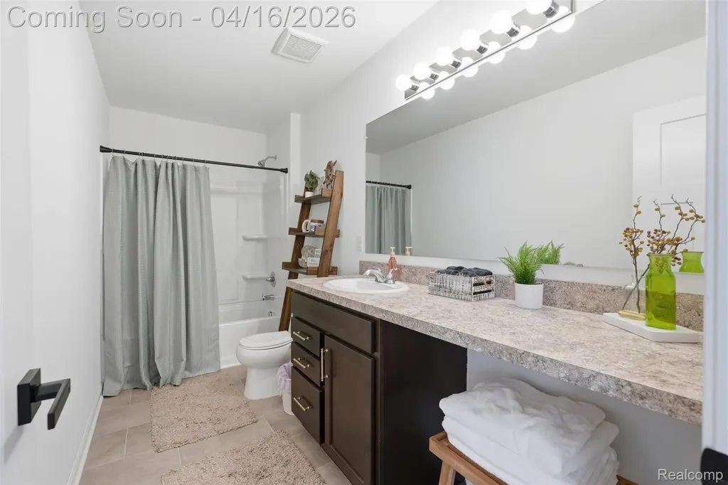 36323 Monroe Westland City MI 48186
