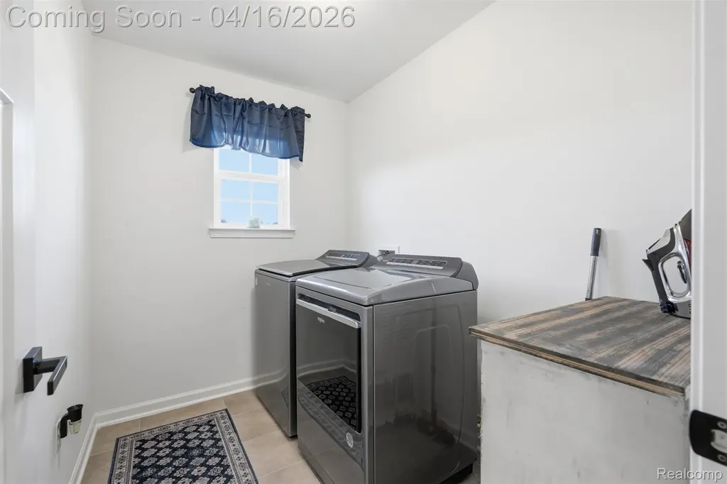 36323 Monroe Westland City MI 48186