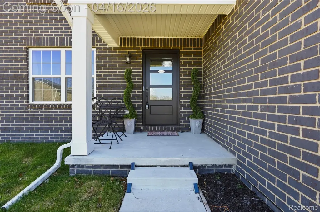36323 Monroe Westland City MI 48186