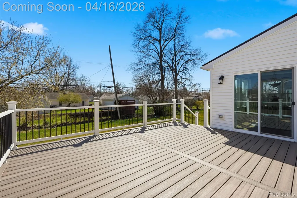 36323 Monroe Westland City MI 48186