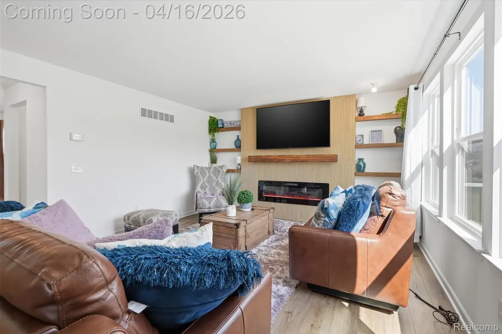 36323 Monroe Westland City MI 48186