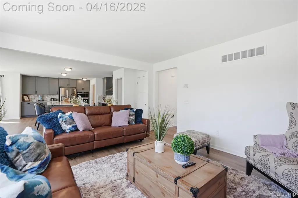 36323 Monroe Westland City MI 48186