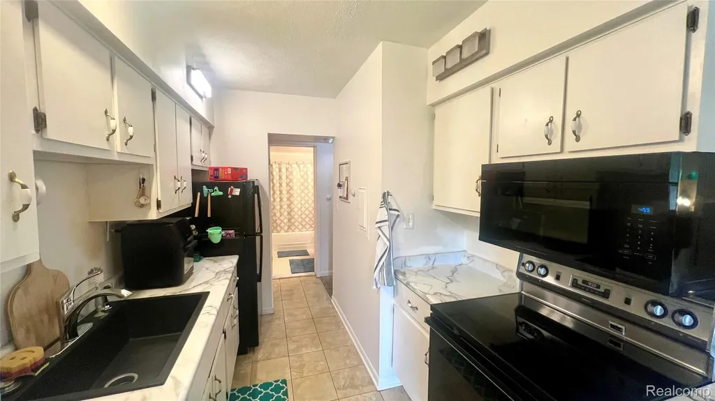 33007 Fargo Street Livonia City MI 48152