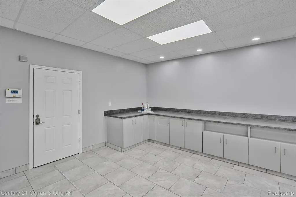 4502 S Wayne Road Wayne City MI 48184