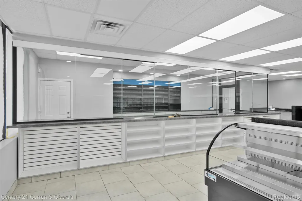 4502 S Wayne Road Wayne City MI 48184