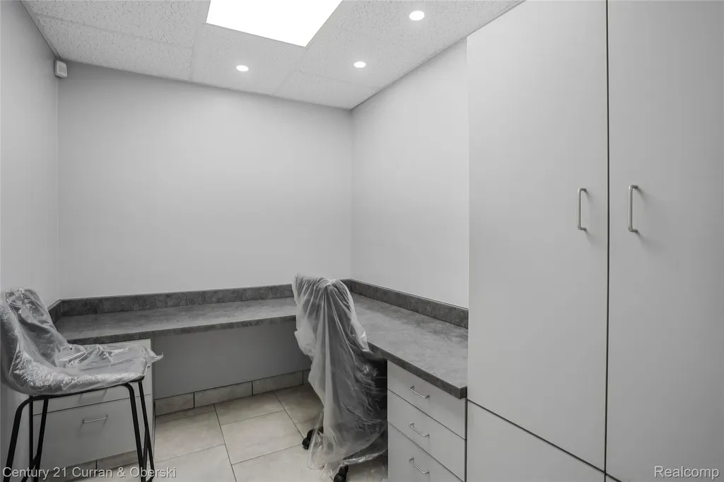 4502 S Wayne Road Wayne City MI 48184