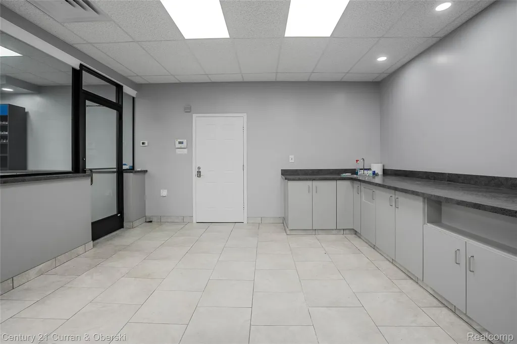 4502 S Wayne Road Wayne City MI 48184