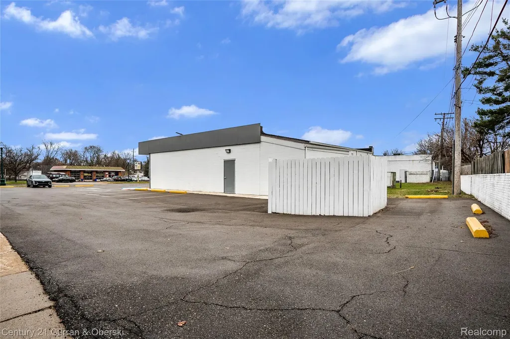 4502 S Wayne Road Wayne City MI 48184
