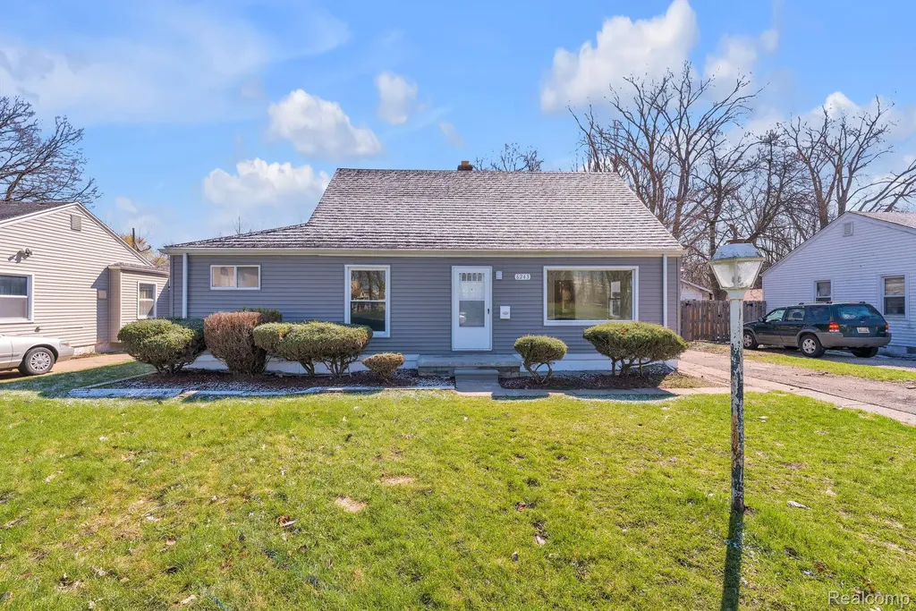 6243 Hunt Street Romulus City MI 48174