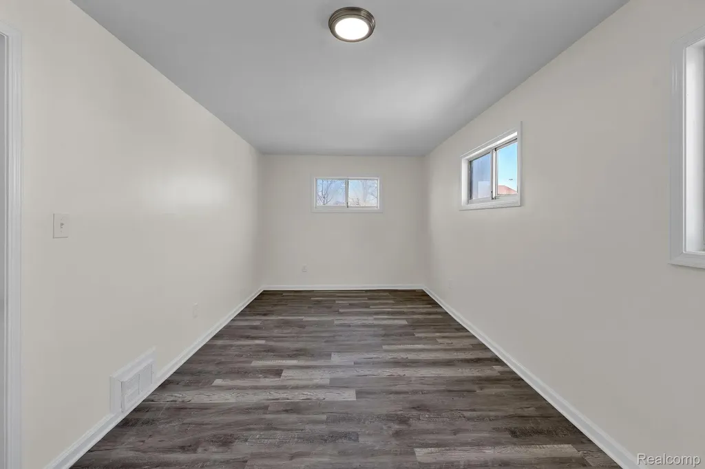 6243 Hunt Street Romulus City MI 48174