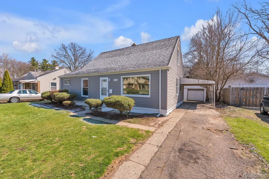 6243 Hunt Street Romulus City MI 48174