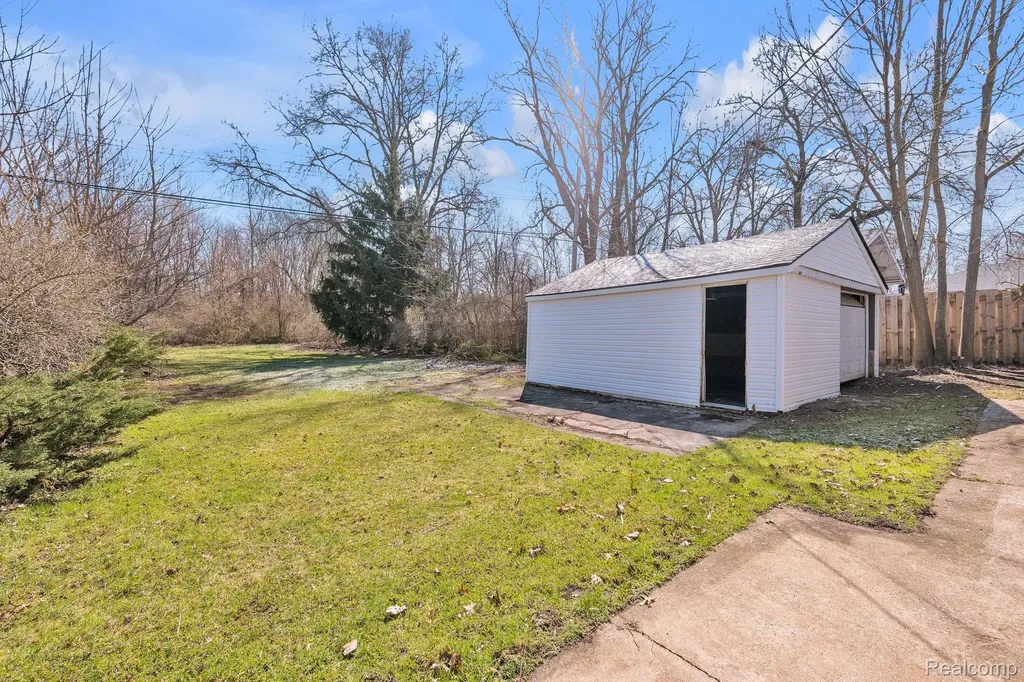 6243 Hunt Street Romulus City MI 48174