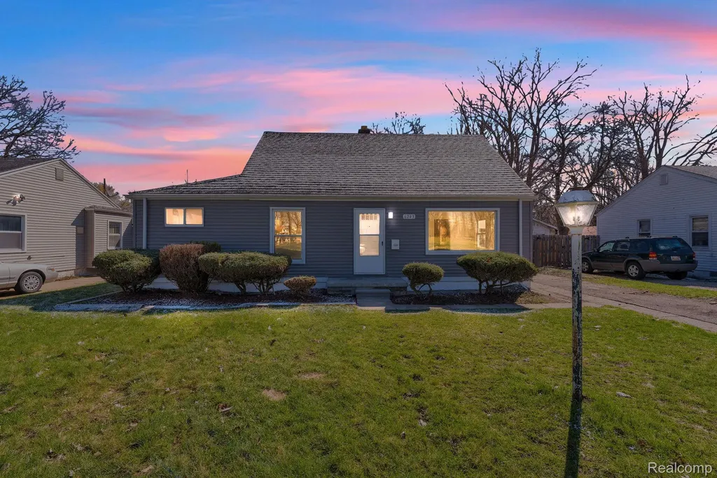 6243 Hunt Street Romulus City MI 48174