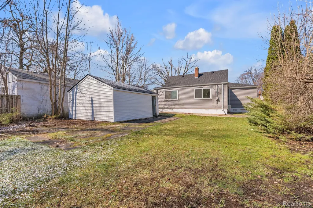 6243 Hunt Street Romulus City MI 48174