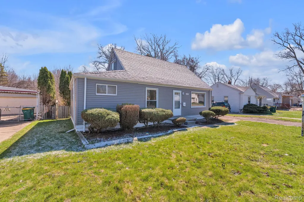 6243 Hunt Street Romulus City MI 48174