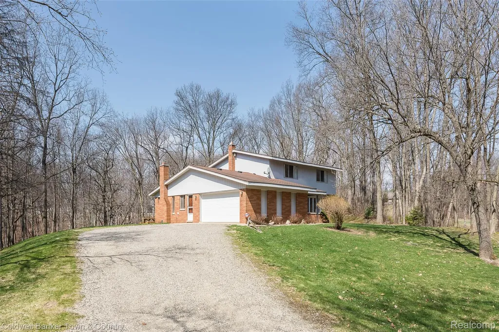 3520 S Hill Road Milford Village MI 48381