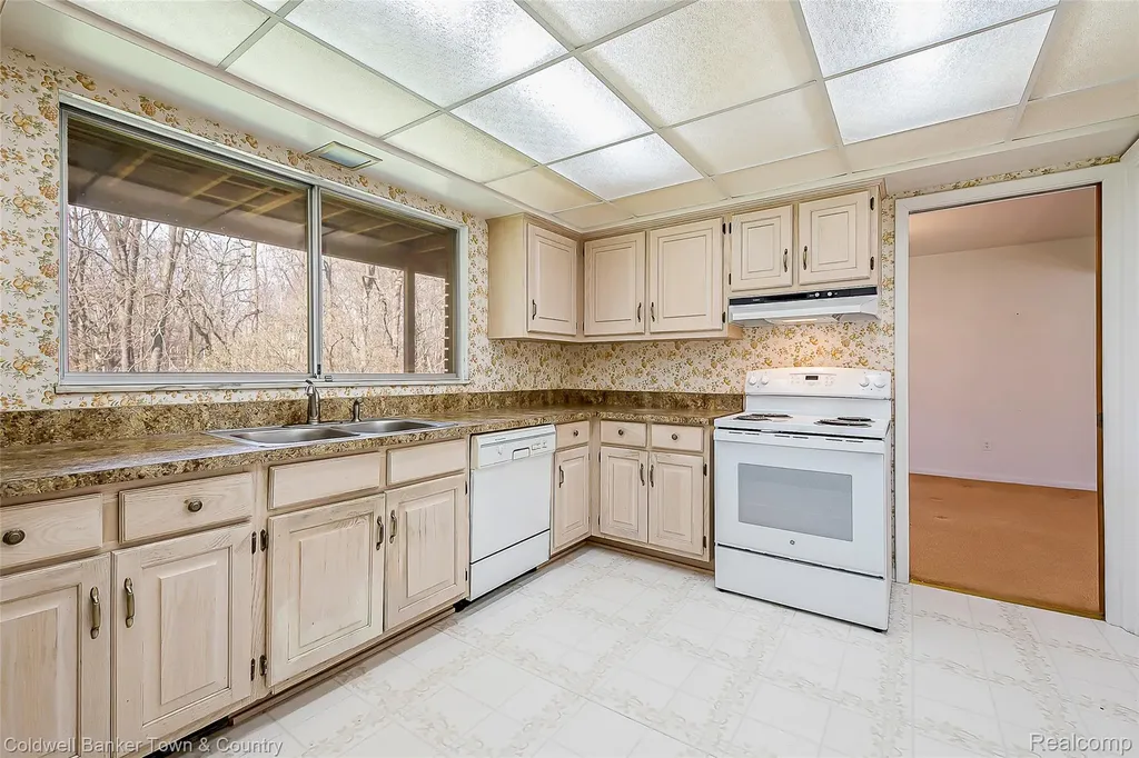 3520 S Hill Road Milford Village MI 48381