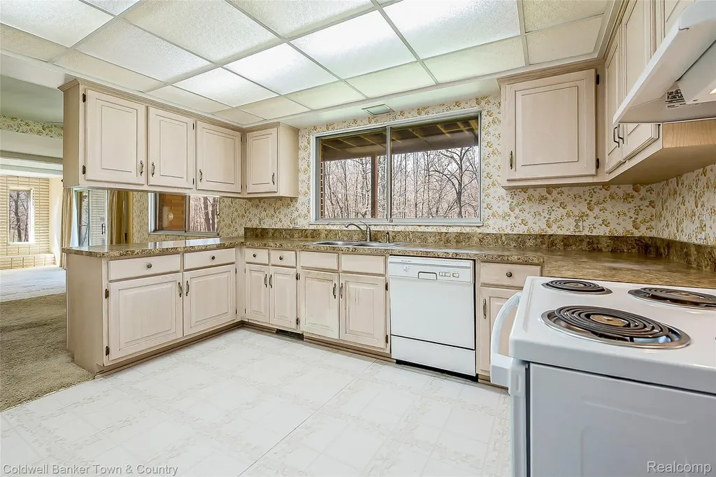 3520 S Hill Road Milford Village MI 48381