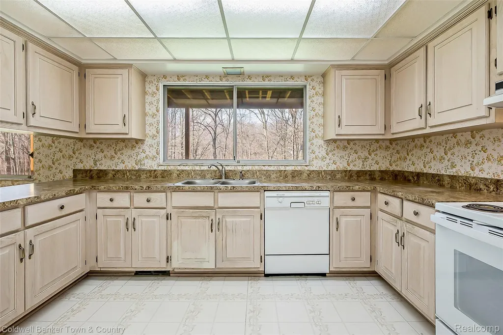 3520 S Hill Road Milford Village MI 48381