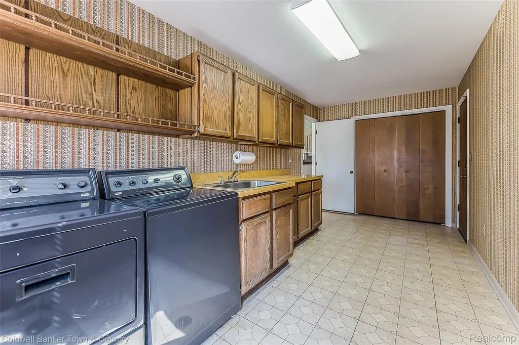 3520 S Hill Road Milford Village MI 48381