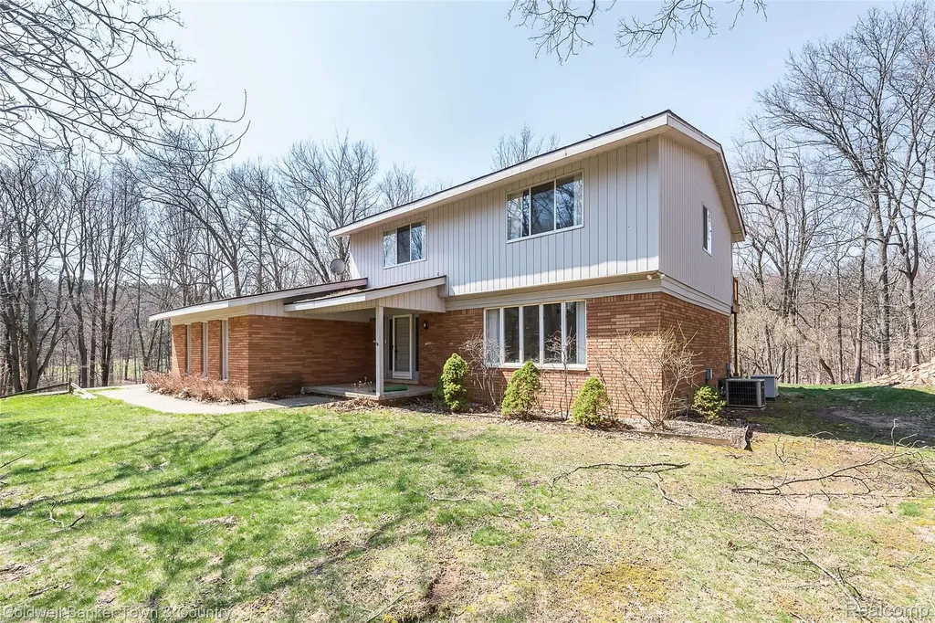 3520 S Hill Road Milford Village MI 48381