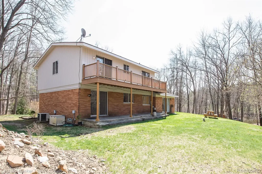 3520 S Hill Road Milford Village MI 48381
