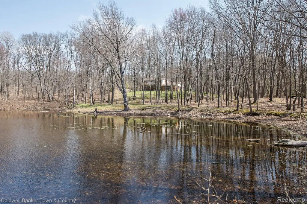 3520 S Hill Road Milford Village MI 48381