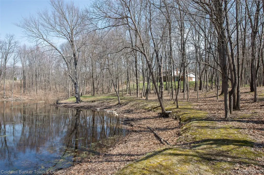 3520 S Hill Road Milford Village MI 48381
