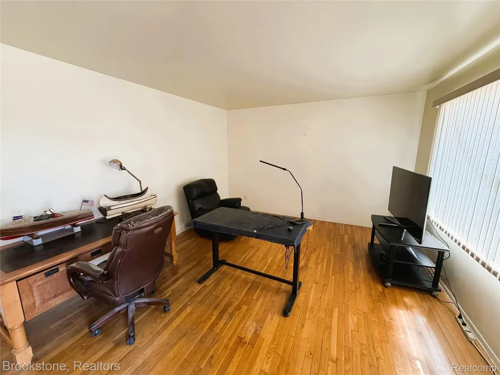 31228 Regal Drive Warren City MI 48088