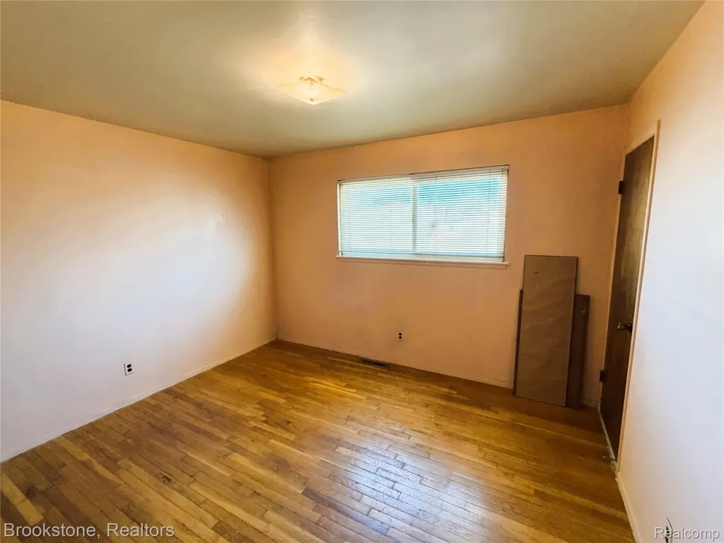 31228 Regal Drive Warren City MI 48088