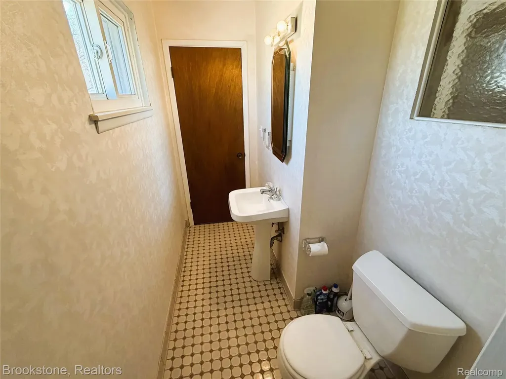31228 Regal Drive Warren City MI 48088