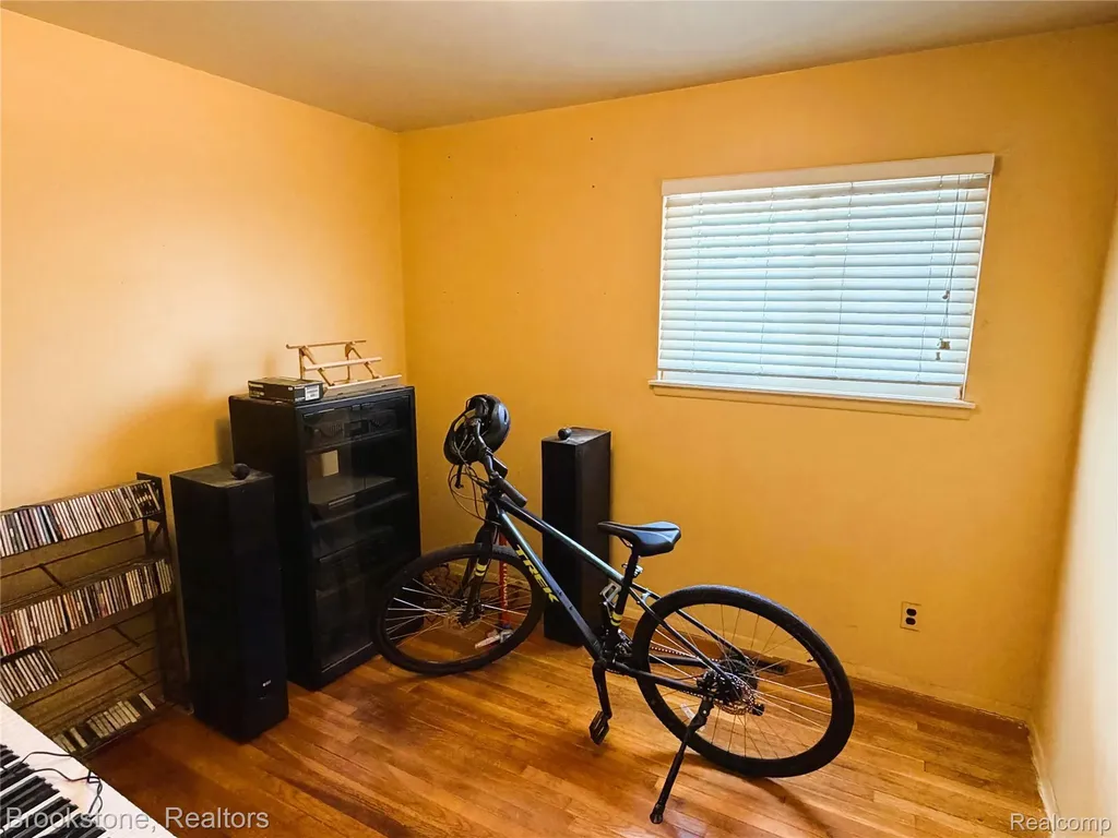 31228 Regal Drive Warren City MI 48088